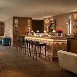 Le Grand Pavillon Chantilly 酒店 4*