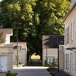Le Grand Pavillon Chantilly فندق Avilly-Saint-Leonard