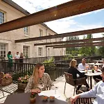 Le Grand Pavillon Chantilly فندق