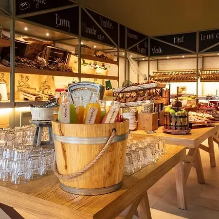 Le Grand Pavillon Hotel 4*