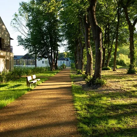 Le Grand Pavillon Chantilly Hotel 4*