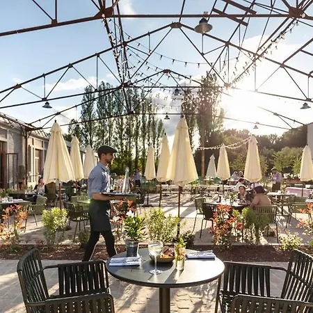 Le Grand Pavillon Chantilly Hotel 4*