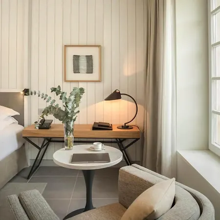 Le Grand Pavillon Chantilly Hotel 4*