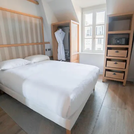 Le Grand Pavillon Hotel 4*