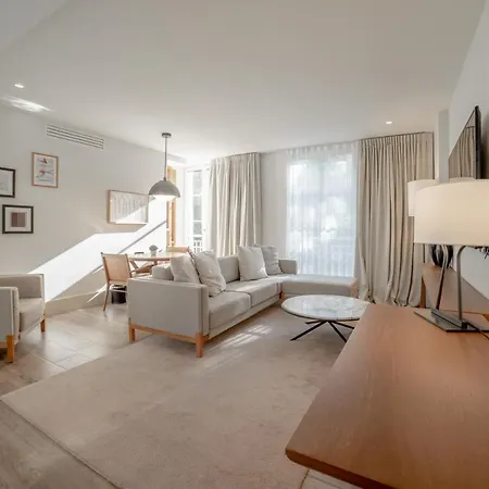 Le Grand Pavillon Chantilly 4* Avilly-Saint-Leonard