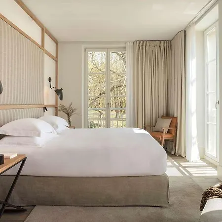 Le Grand Pavillon Chantilly Hotel 4*