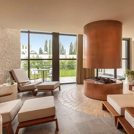 Le Grand Pavillon Chantilly Hotel