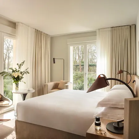 Le Grand Pavillon Chantilly 4* Avilly-Saint-Leonard