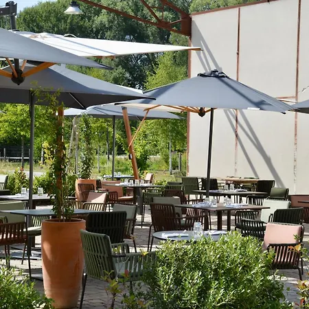 Отель Le Grand Pavillon Chantilly 4*
