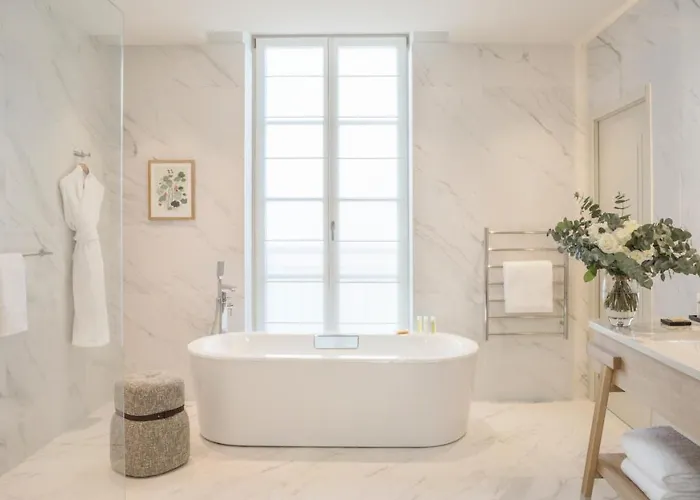 Hotel Le Grand Pavillon Chantilly 4*