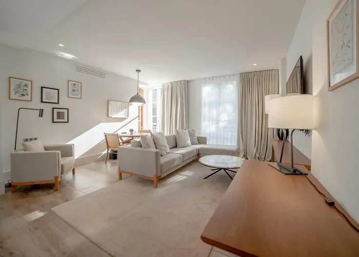 Le Grand Pavillon Chantilly 4* Avilly-Saint-Leonard