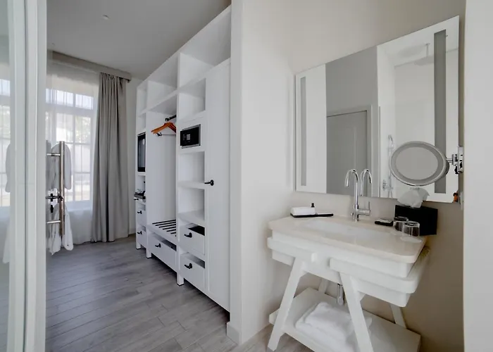 Hotel Le Grand Pavillon Chantilly 4*