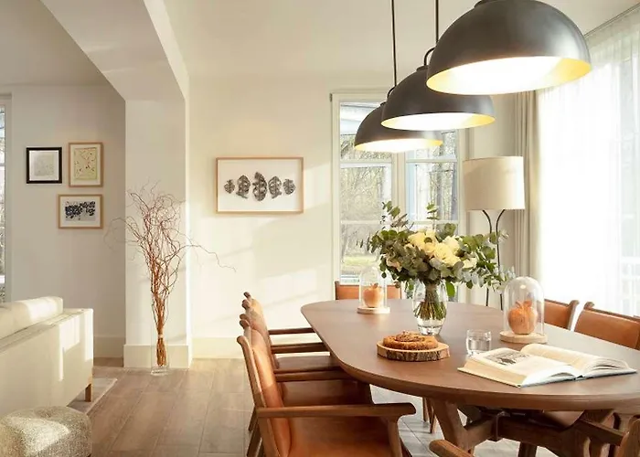 Le Grand Pavillon Chantilly Hotel 4*