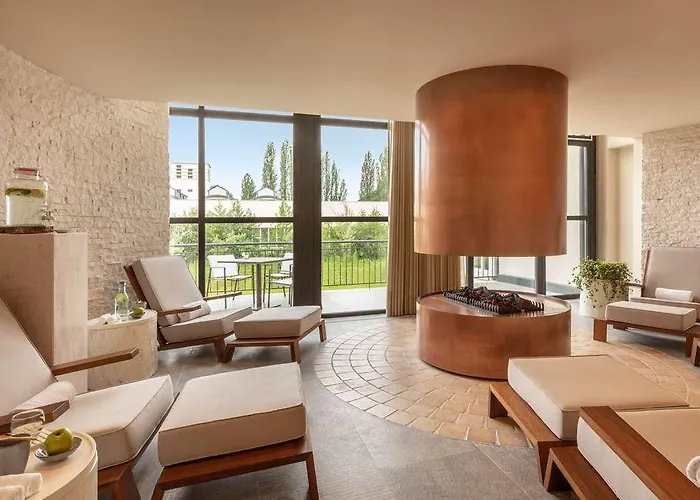 Le Grand Pavillon Chantilly Hotel